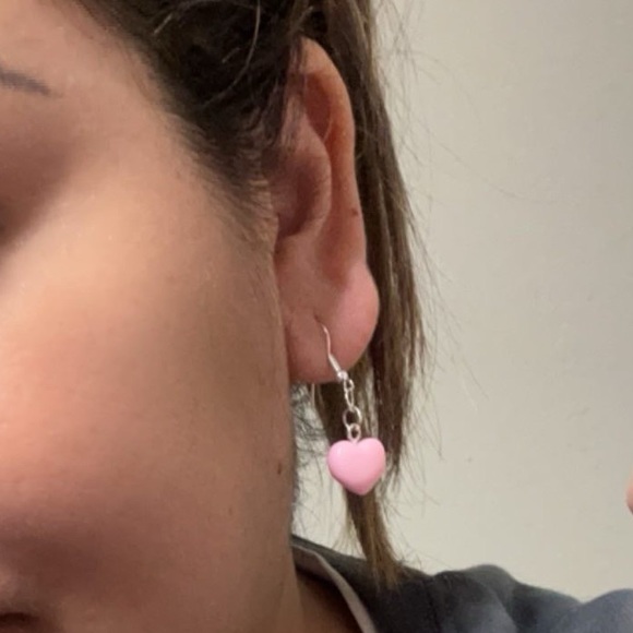 Small pink heart earrings - Picture 2 of 2